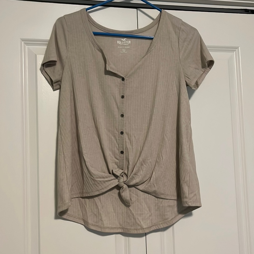 Hollister cream short sleeve shirt